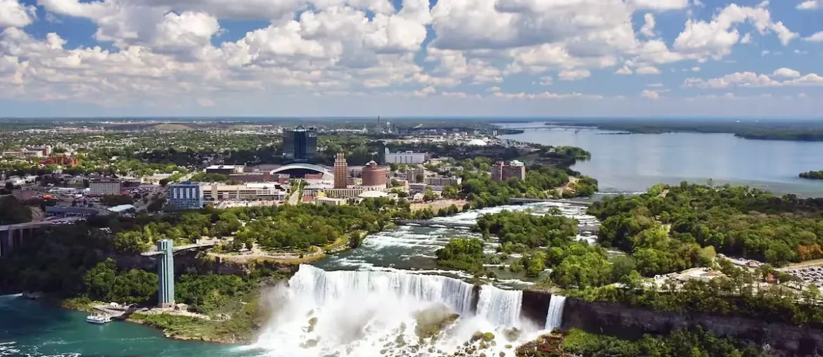 7 Reasons to Experience the Gigantic Niagara Falls