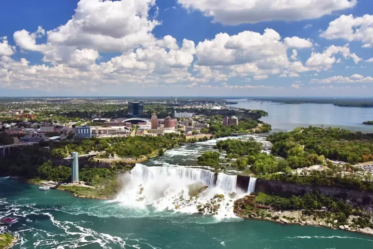 7 Reasons to Experience the Gigantic Niagara Falls